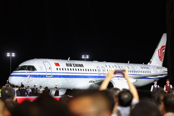 國航、南航接收首架C919飛機