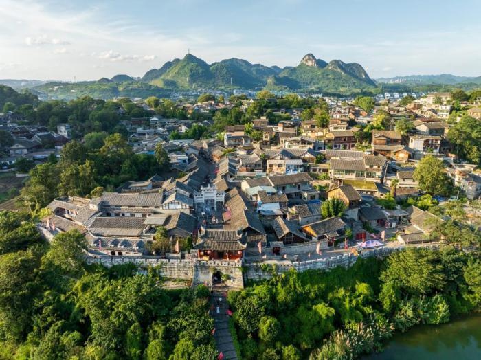 航拍貴陽(yáng)青巖古鎮(zhèn) 秋色漸濃