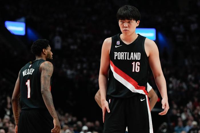 楊瀚森迎來NBA常規(guī)賽首秀