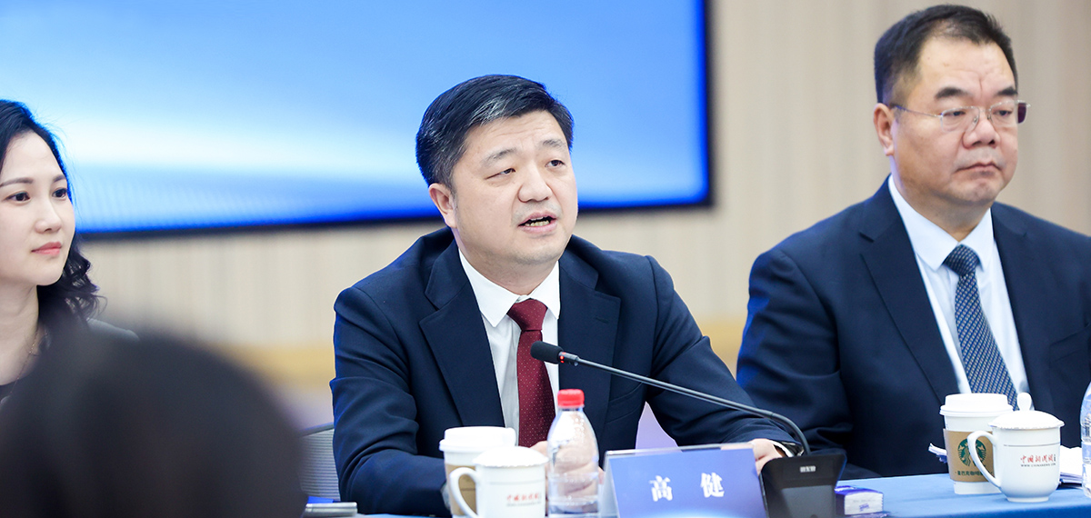 國(guó)家發(fā)改委國(guó)際司副司長(zhǎng)高健：助力美在華跨國(guó)企業(yè)更好融入新發(fā)展格局<p>    高健強(qiáng)調(diào)，中國(guó)擴(kuò)大高水平開(kāi)放的決心不變。中國(guó)政府一如既往歡迎包括美國(guó)企業(yè)在內(nèi)的各國(guó)企業(yè)來(lái)華發(fā)展、在華發(fā)展。<p>