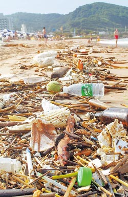 臺(tái)灣6.3級強(qiáng)震4秒逃命萬里翡翠灣成垃圾海灘